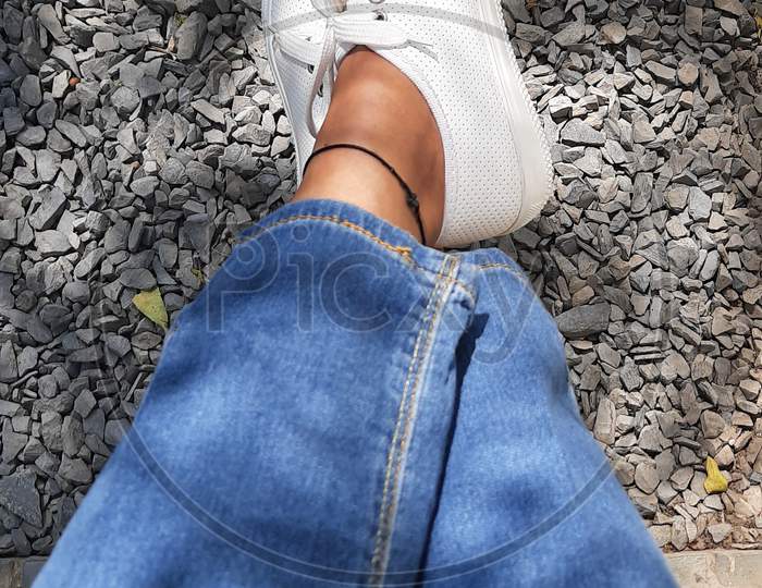 Blue jeans | white shoes