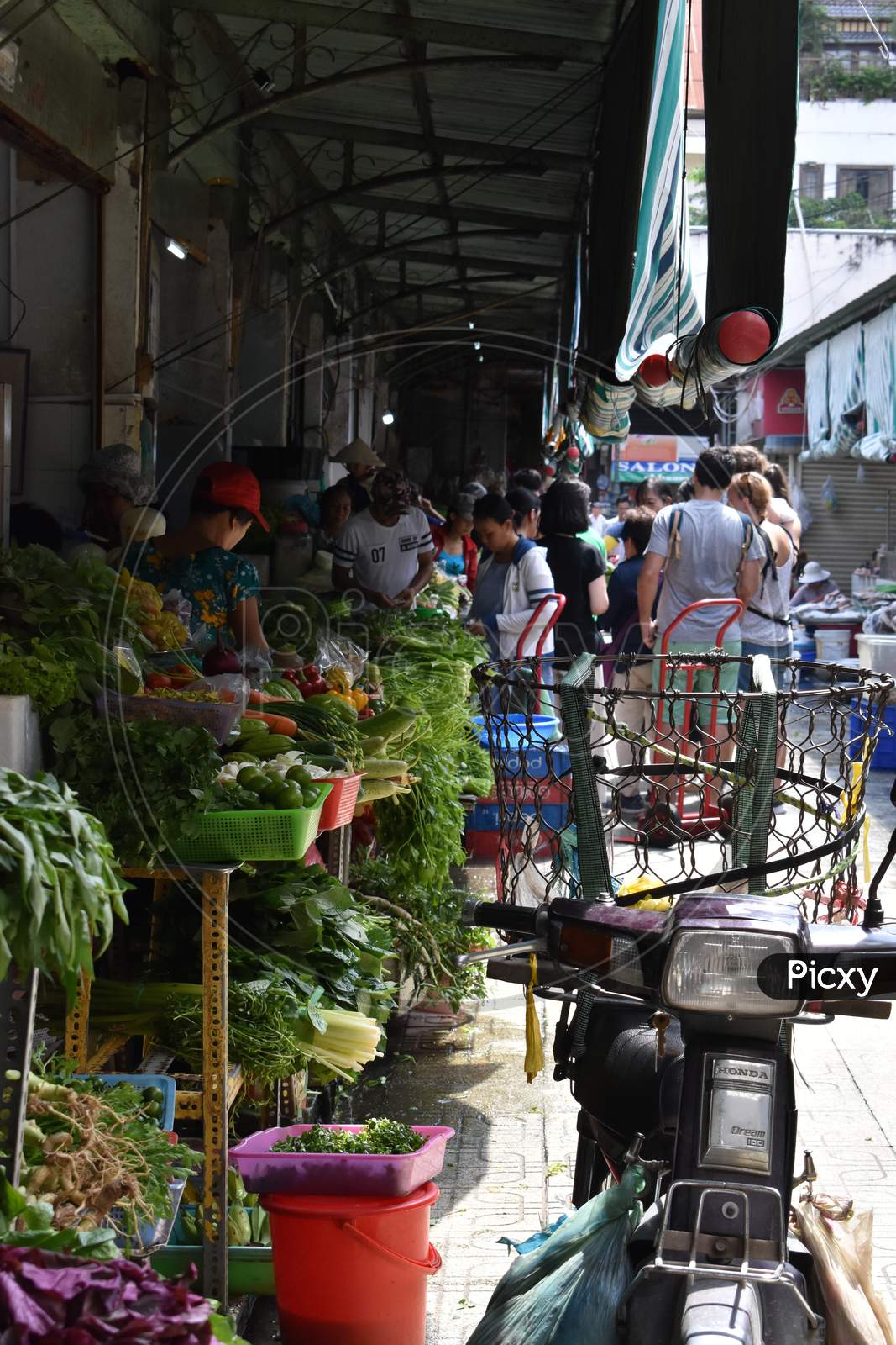 The food trading market in Da Nang Vietnam