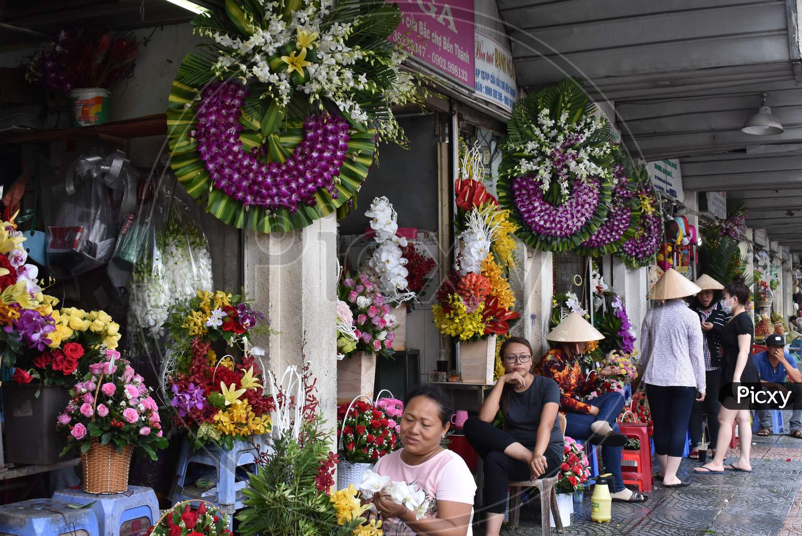 The flower trading market in Da Nang Vietnam