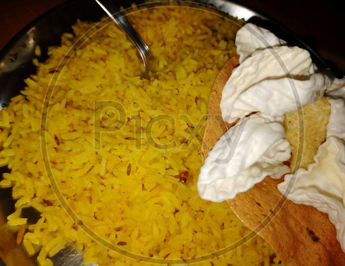 Fried rice with chips