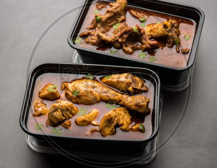 Mutton And Chicken Curry Ready For Home Delivery, Packed In Plastic Box