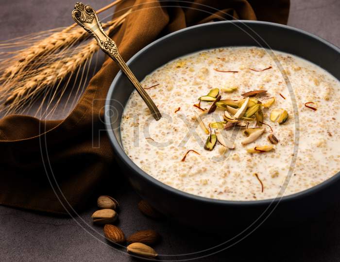 Daliya Kheer / Broken Or Cracked Wheat Porridge / Gehu Daliya Payasam Served In A Bowl And Garnished With Dry Fruits
