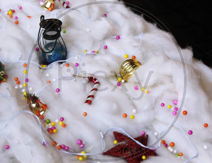 Dummy cotton made ice and Christmas decoration with various objects.