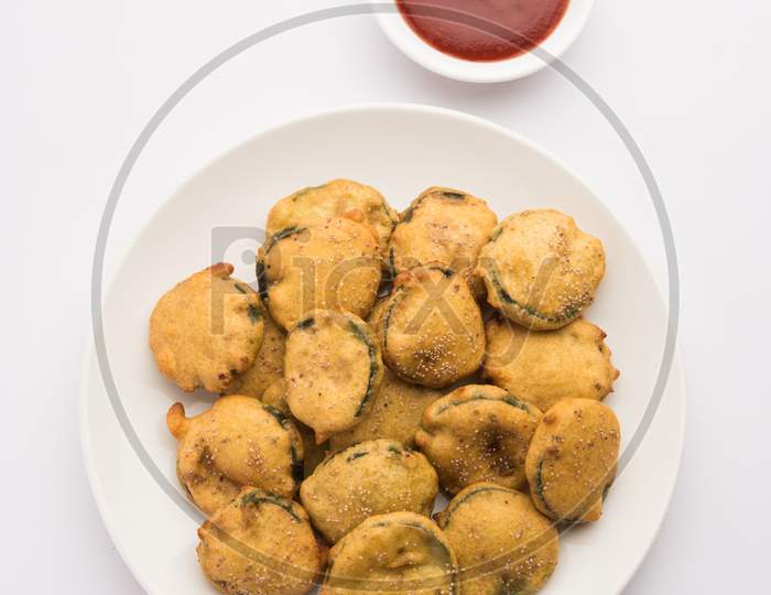 Gilki Pakora /Pakoda / Bhajji Also Known As Sponge Gourd Fritters, Served With Tomato Ketchup