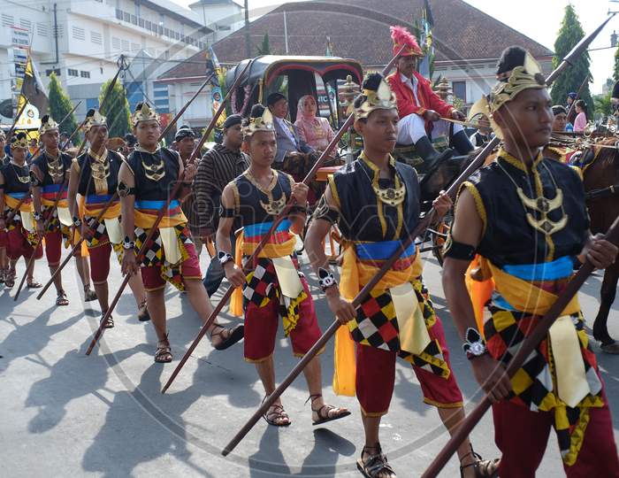 Bregada troops or royal warriors in the land of Java marched in the procession of the 1113th Anniversary of Magelang City