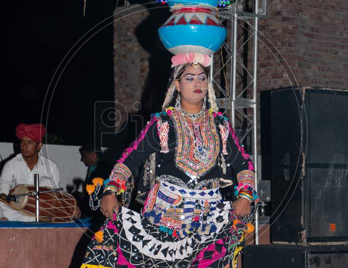 Indian woman artist performing Kalbelia Folk Dance