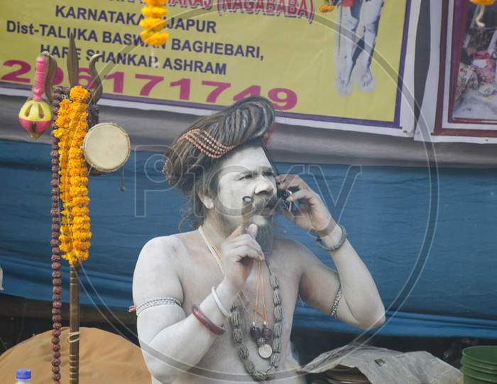 naga sadhu enjoy smoking at transit camp kolkata