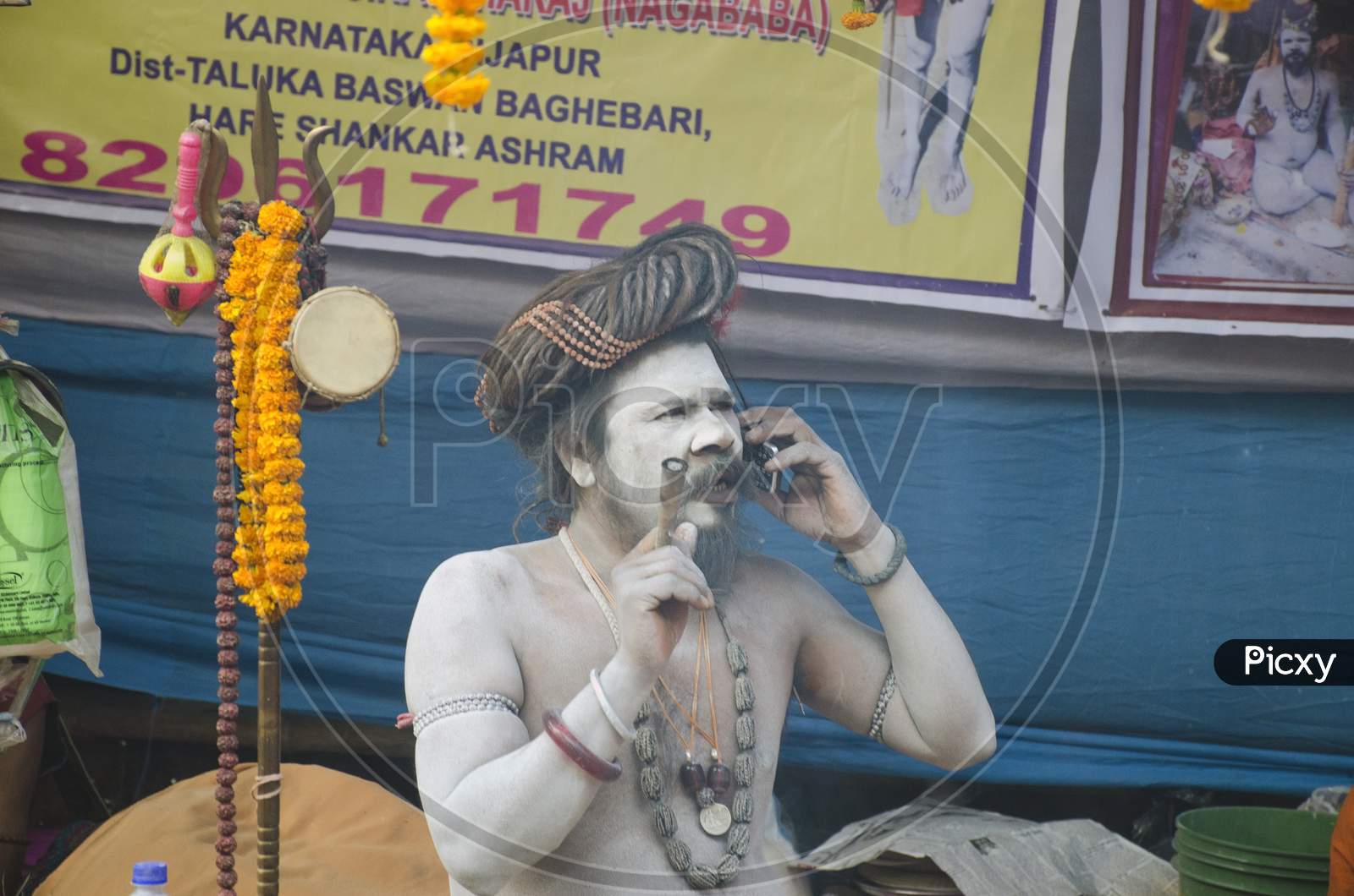 naga sadhu enjoy smoking at transit camp kolkata