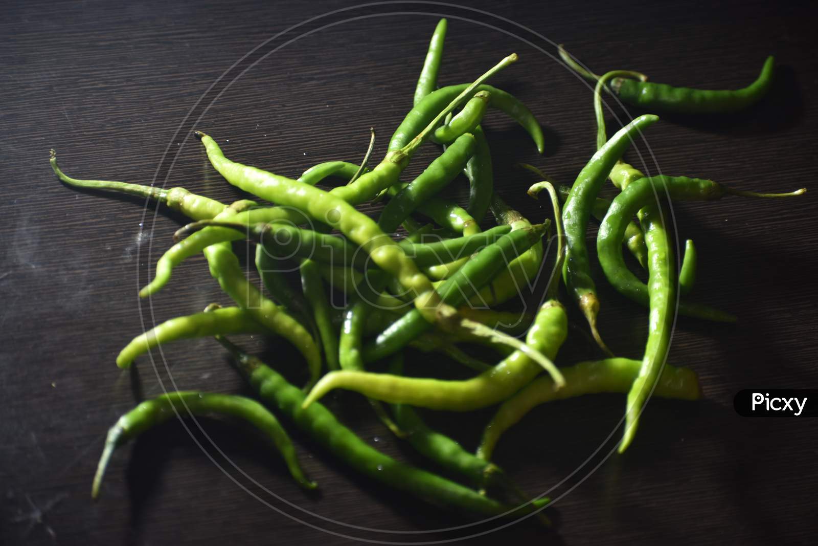 image-of-green-chilli-peppers-in-indian-market-ly276320-picxy