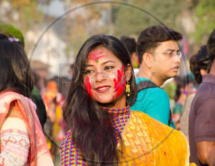 colourful candid portrait capture during holi festival