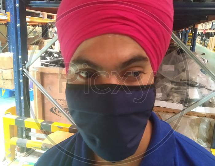 The Punjabi men wearing mask to protect yourself
