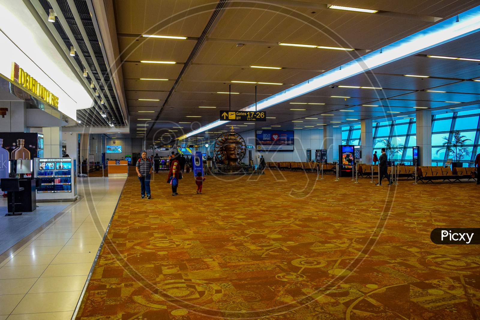 Singapore - Circa August, 2016: Inside Of Singapore Changi Airport. Singapore Changi Airport Is The Primary Civilian Airport For Singapore, And One Of The Largest Transportation Hubs In Southeast Asia