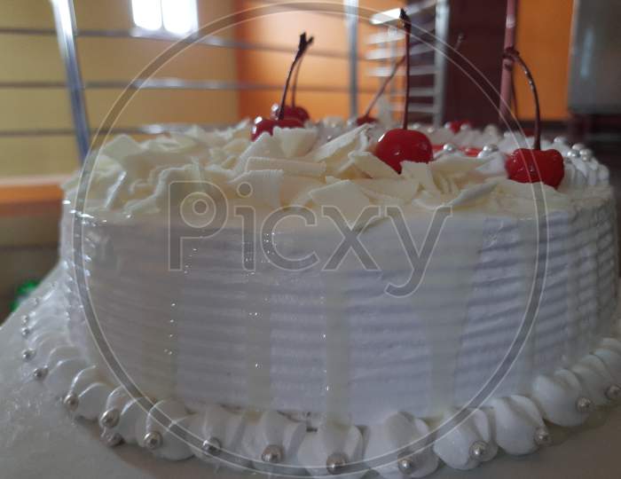 White forrest cake