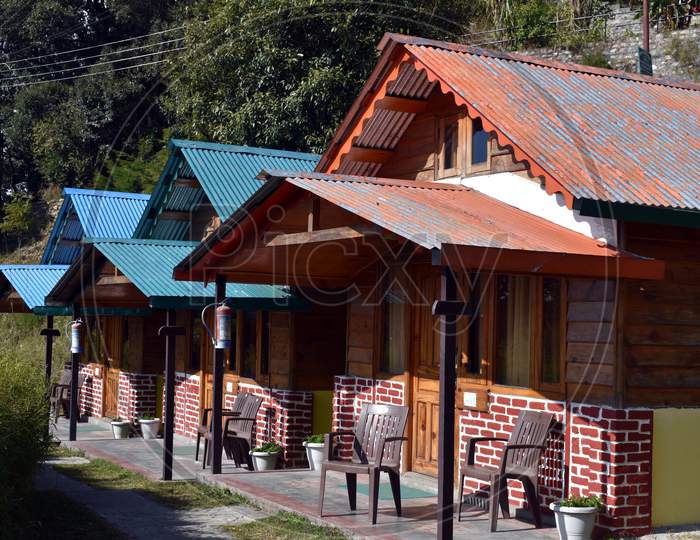 Beautiful Three Camp House In Nainital Resort