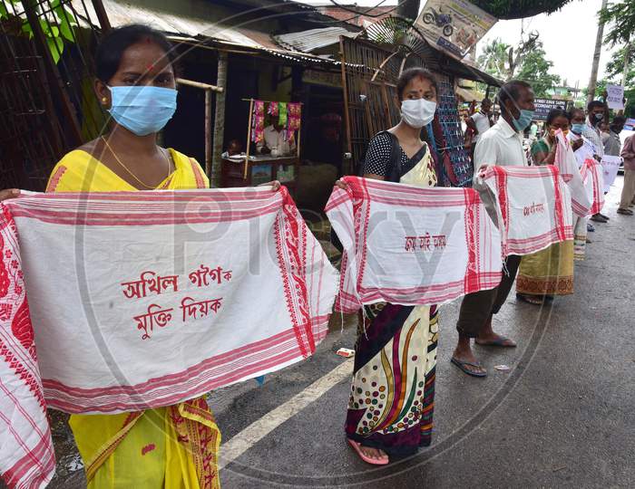 Nagaon : Krishak Mukti Sangram Samiti (Kmss) Activists Form A Human Chain  During A Protest Against Caa 2019 And Demanding Release Of Their Leader Akhil Gogoi At Babejia In Nagaon District Of Assam On July 30,2020.