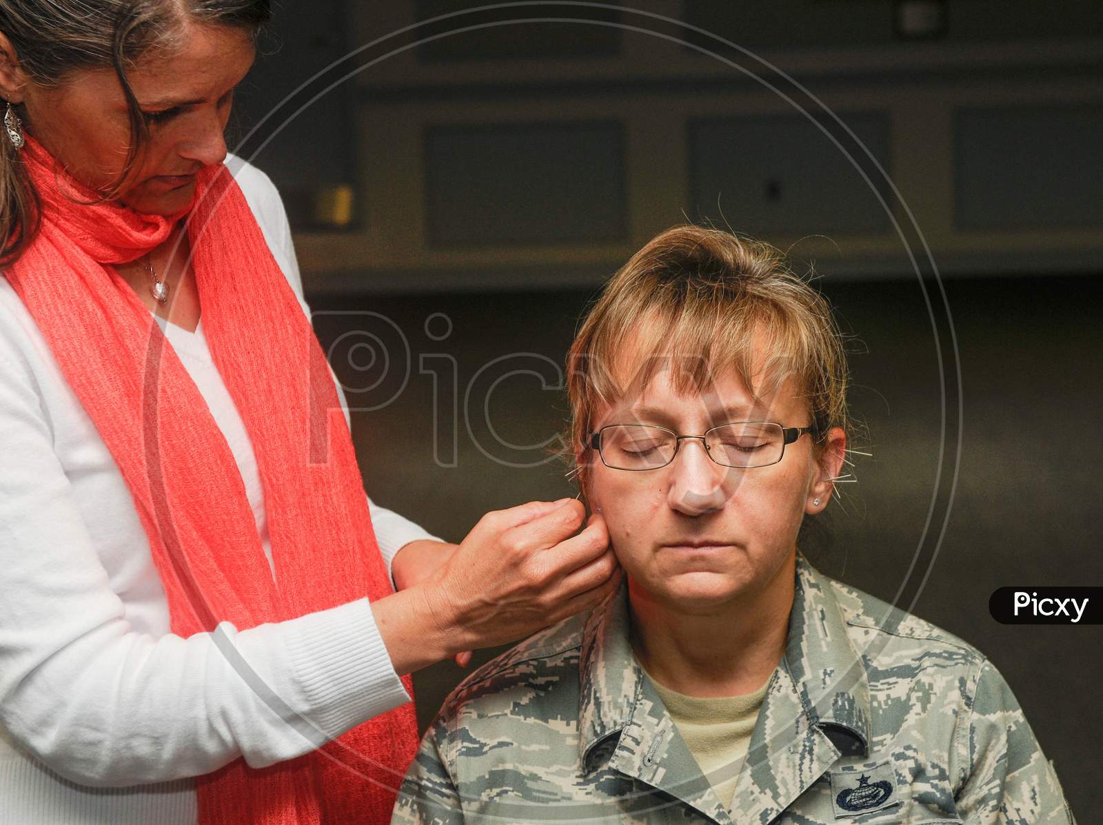 Washington - May 20 2020: A Maryland Soldier Is Conducting An Acupuncture Session To Be Able To Relax And Enjoy Tranquility As Well As For A Better Body. Healing For The Soldiers.