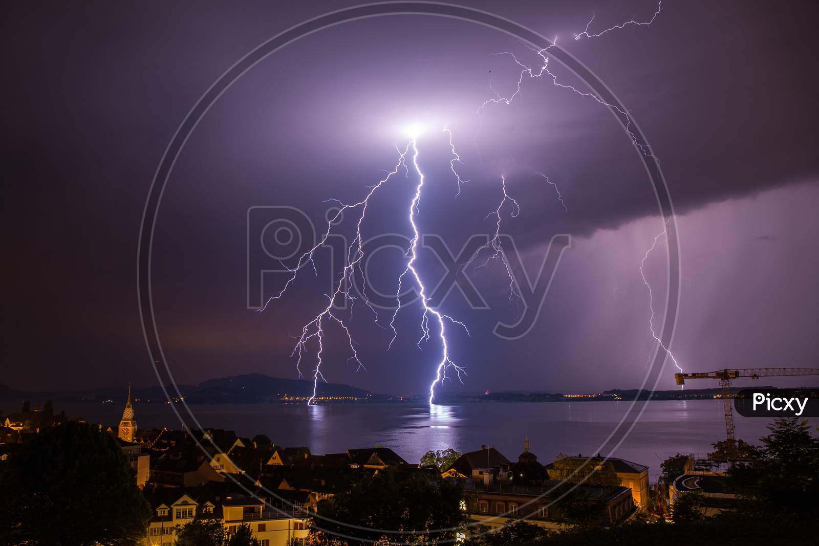 Thunderstorm Blitz Seen In Switzerland. Large Lightning That Has High And Large Strength. Will Be At Very Fatal Risk If Exposed To Humans. Natural Disasters That Are Very Beautiful But Must Be Avoided.