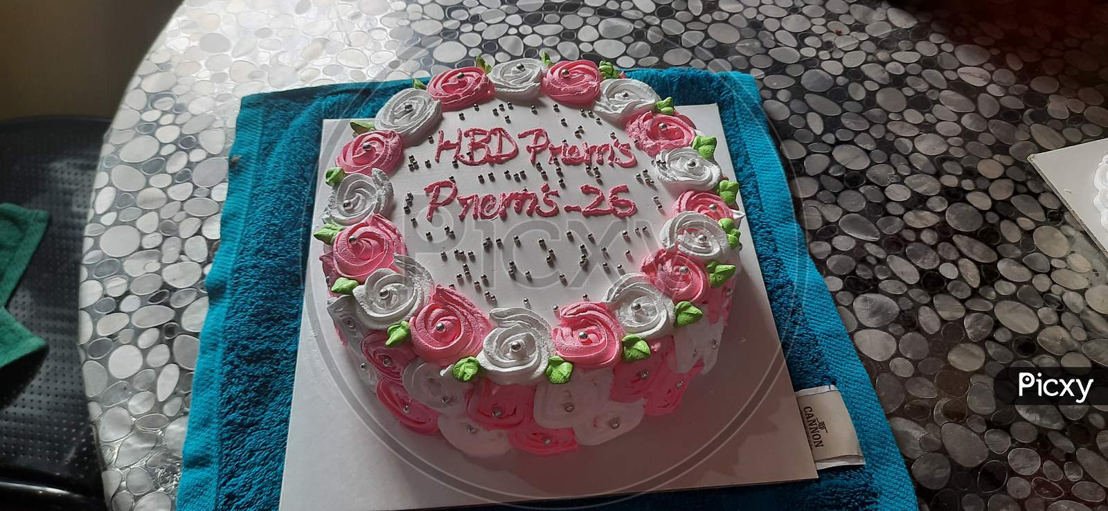 Delicious rose design birthday cake