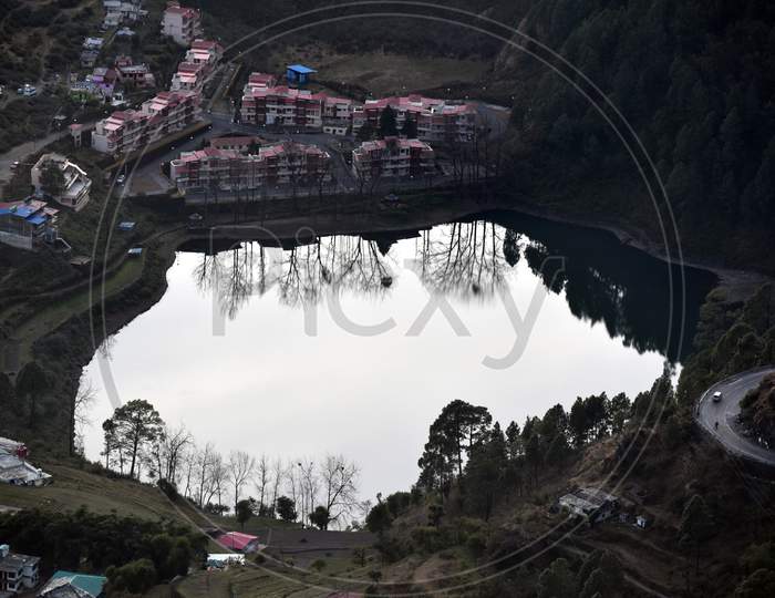 Beautiful Picture Of Lake In Uttarakhand
