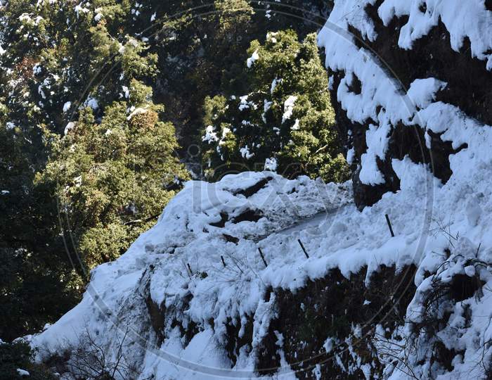 Beautiful Picture Of Mountain And Snow In Uttarakhand