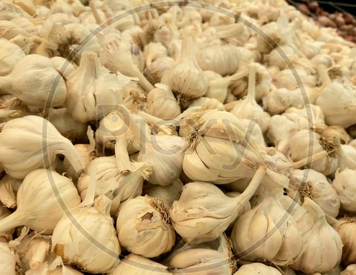 A pile of garlic in supermarket.
