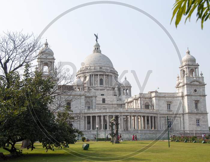 The Victoria Memorial Is A Large Marble Building In Kolkata, West Bengal, India.