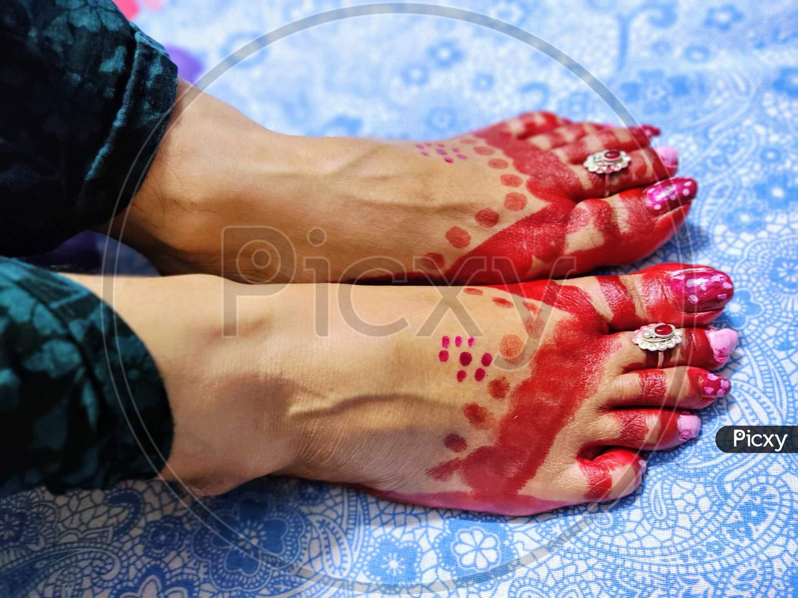 Design on Foot by an Indian Lady I Foot paint