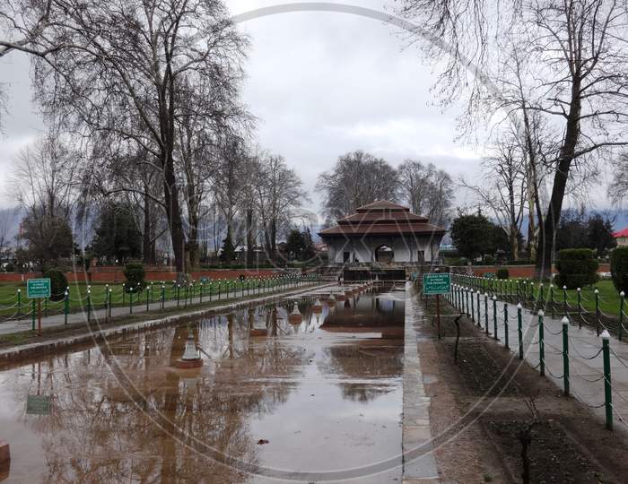 beautiful view of Shalimar Bagh Mughal Garden Srinagar