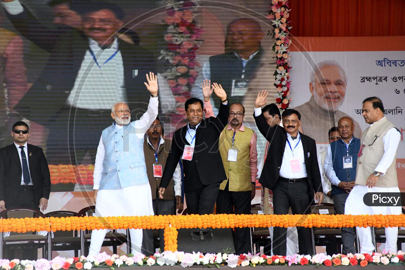Prime Minister Naredra Modi wave his supporters