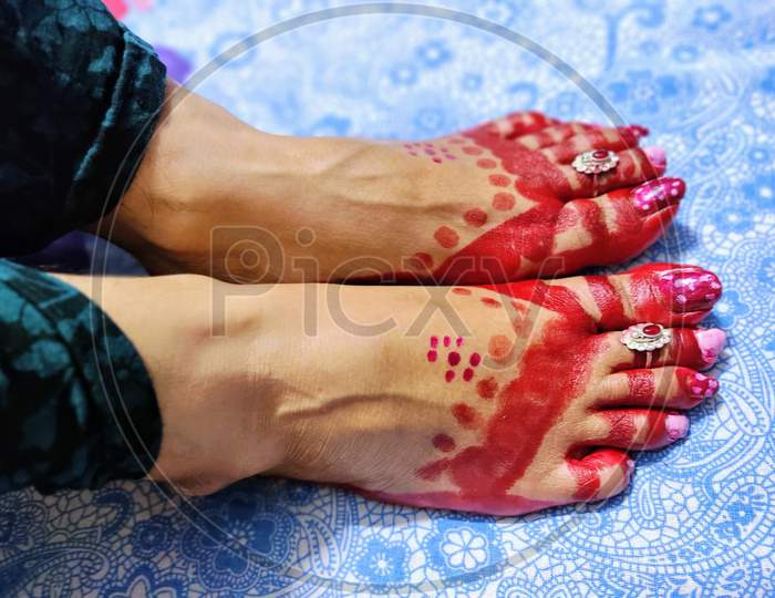 Design on Foot by an Indian Lady I Foot paint