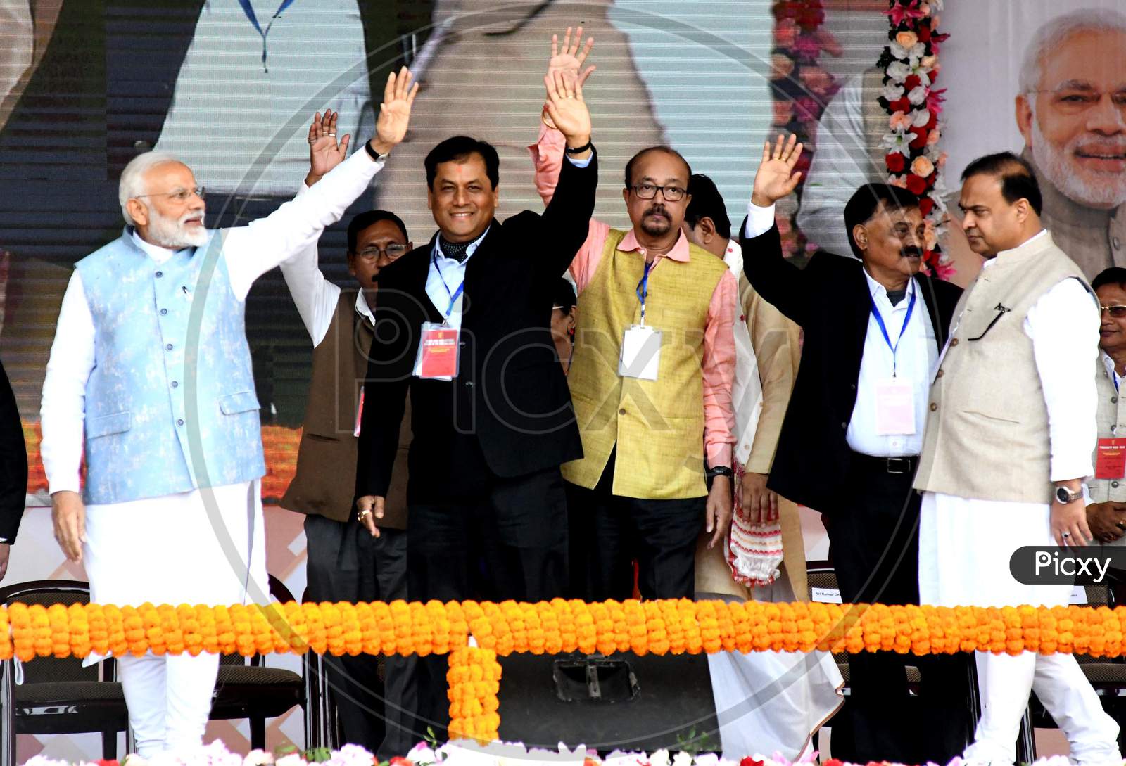 Prime Minister Naredra Modi wave his supporters