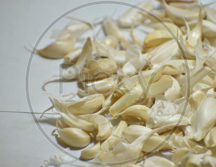 Garlic cloves closed up