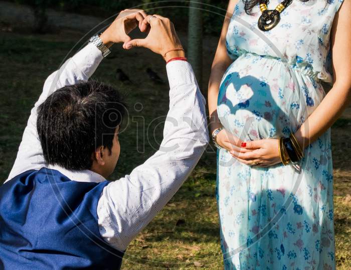 Maternity Shoot Pose For Welcoming New Born Baby In Lodhi Road In Delhi India, Maternity Photo Shoot Done By Parents For Welcoming Their Child