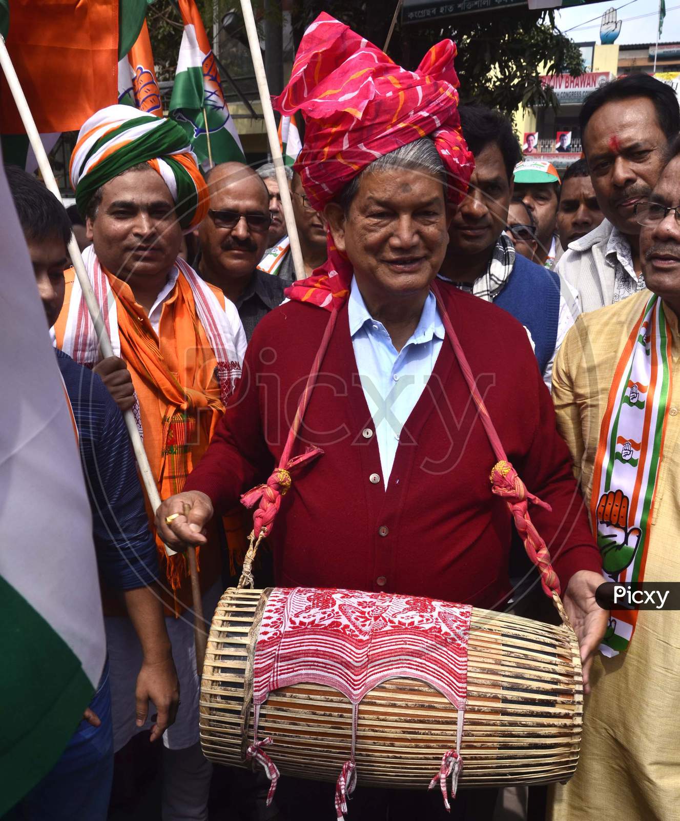 Congress General Secretary Harish Rawat beating a Assamese Traditional Dhol(Drum)