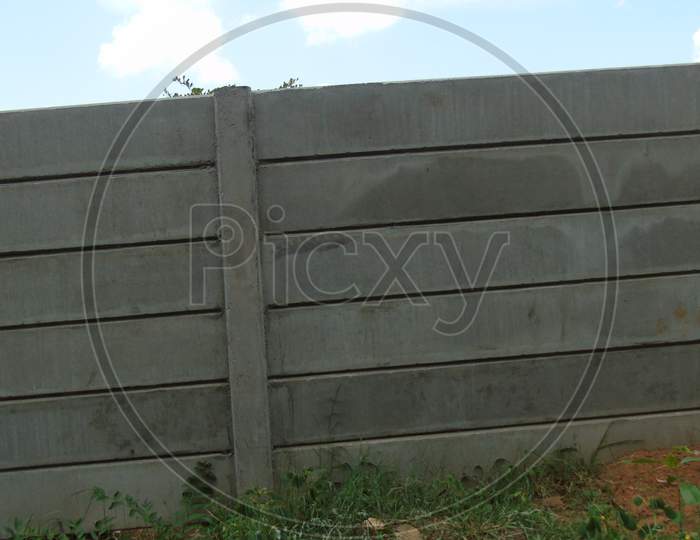 pre fabricated fencing