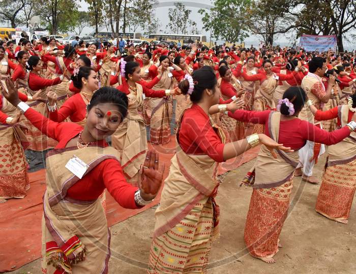 Artists perform Bihu Dance for Indias World Records