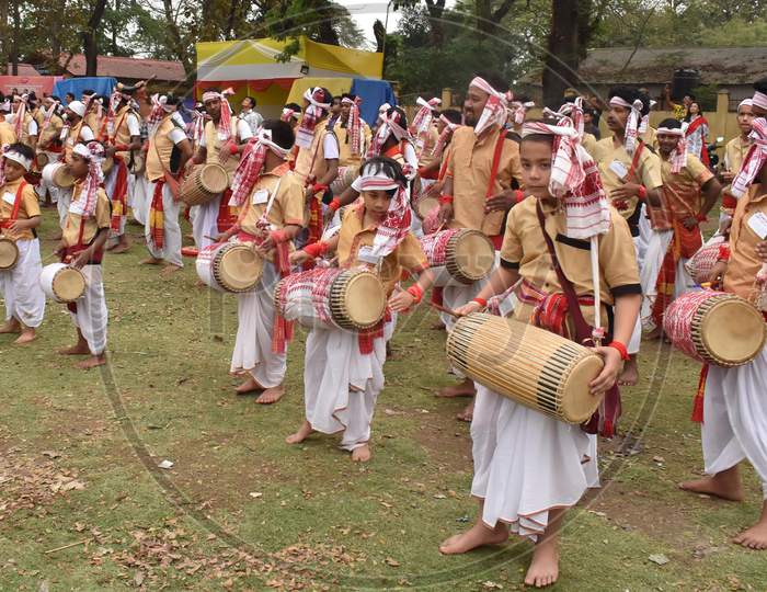 Artists perform Bihu Dance for Indias World Records