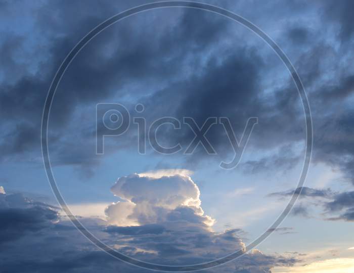 Cloudy sky background photo capture