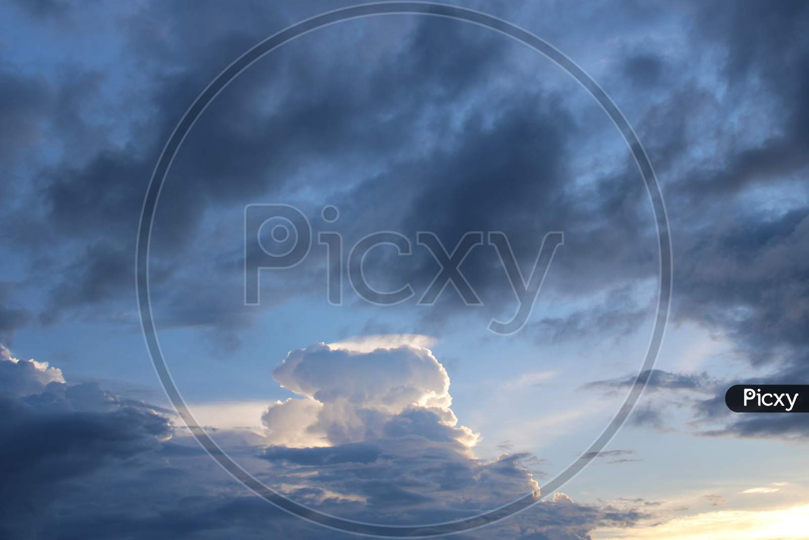 Cloudy sky background photo capture
