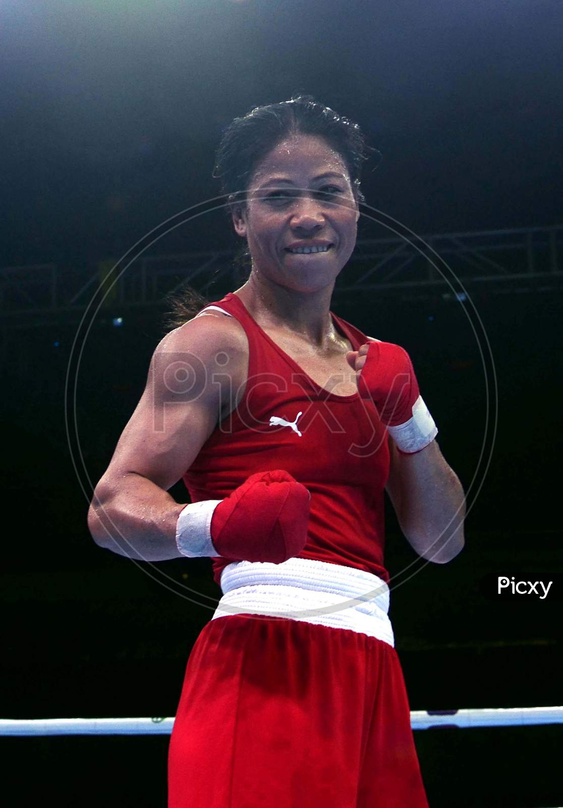 India's boxer   Mc Mary Kom (Red)  poses after winning