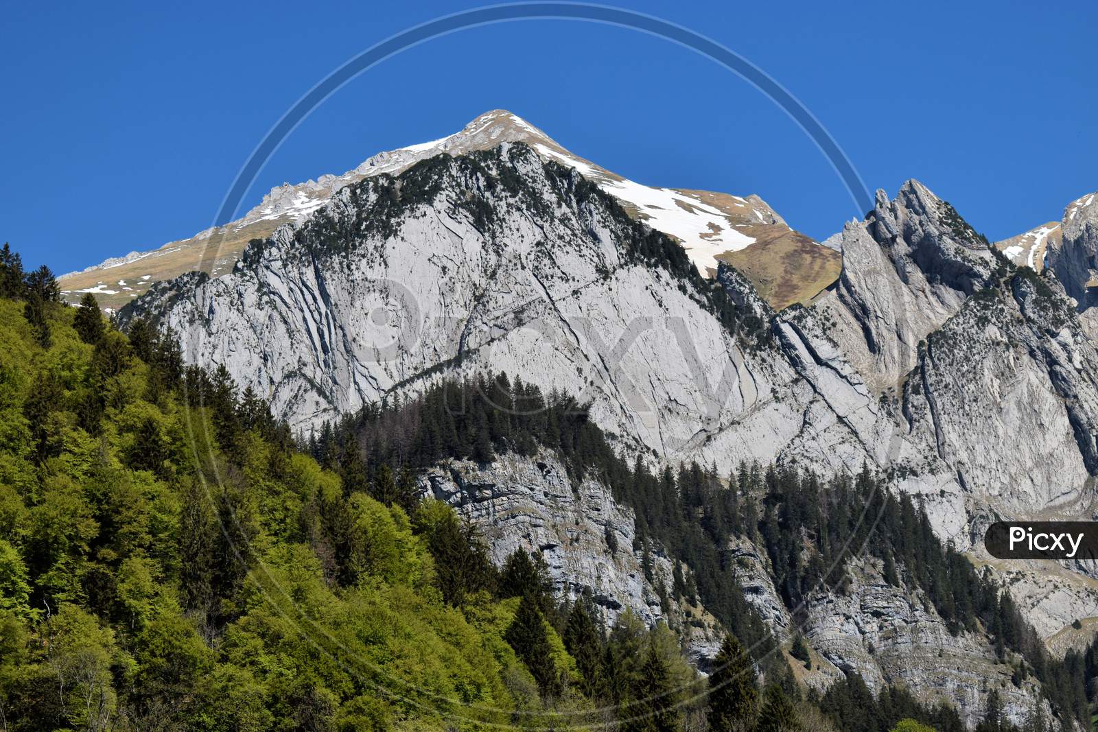 Switzerlands amazing mountain peaks in springtime 7.5.2020