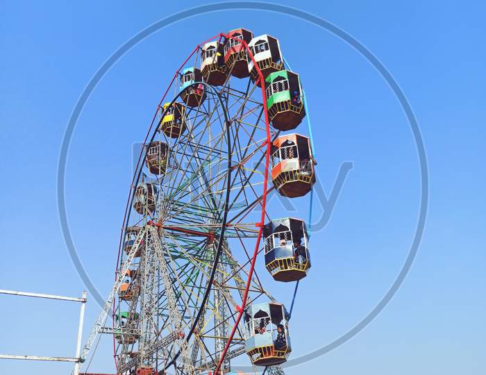 Hammock Ferris wheel in the amusement park