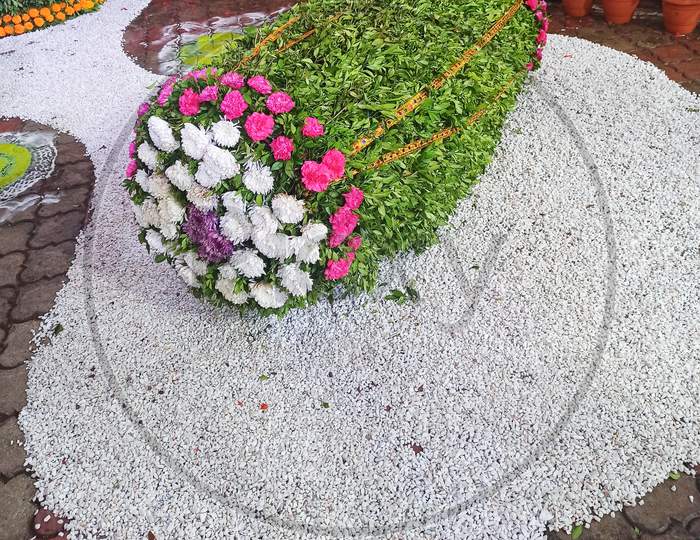 Flower shape tabala decoration