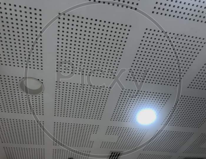 An Continuous Metallic Grid Ceiling Design View Or Metallic False Ceiling Images Of An Office Building Roof Decoration
