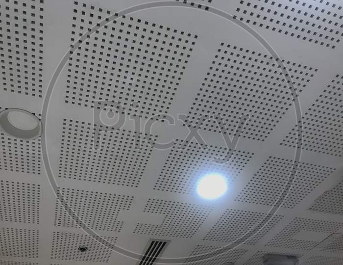 An Continuous Metallic Grid Ceiling Design View Or Metallic False Ceiling Images Of An Office Building Roof Decoration