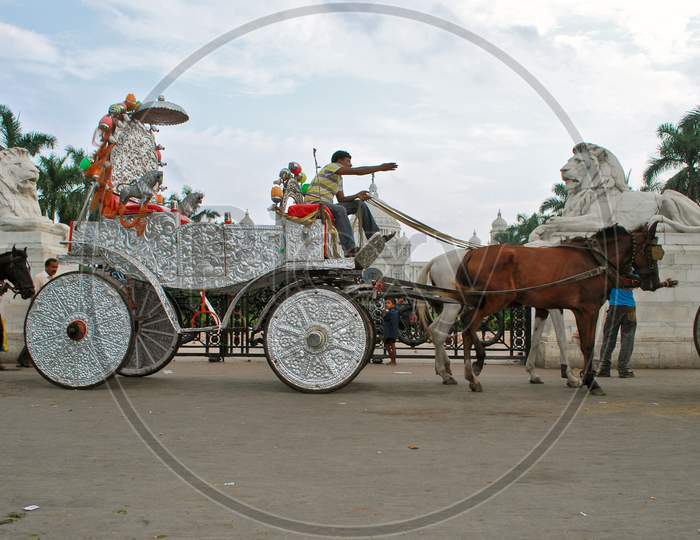 fitton gari (horse towing car) at kolkata near victoria