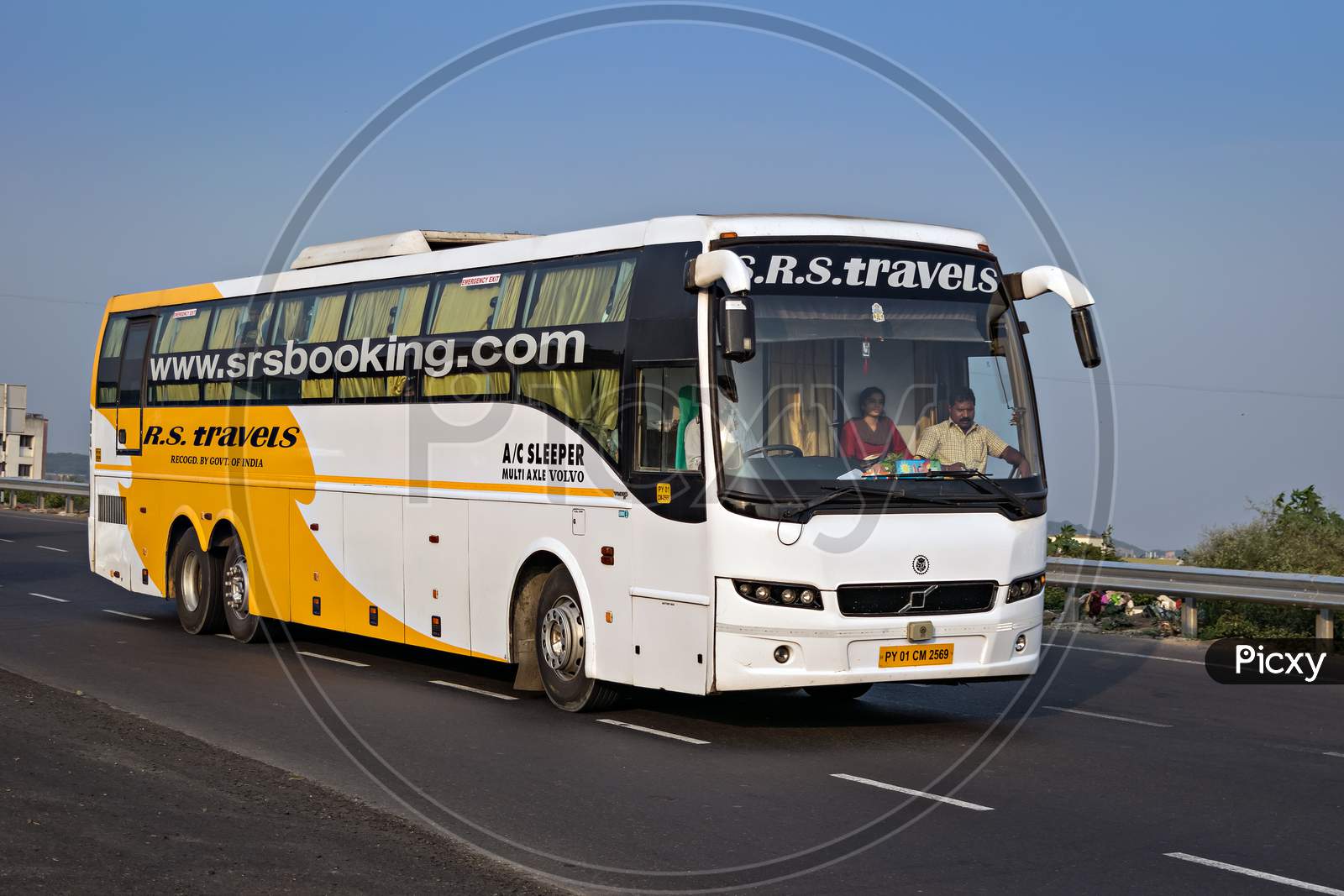 Pune, Maharashtra, India- October 25Th, 2016: Srs Travels Multi Axle Volvo B9R Bus Speeding On Highway.