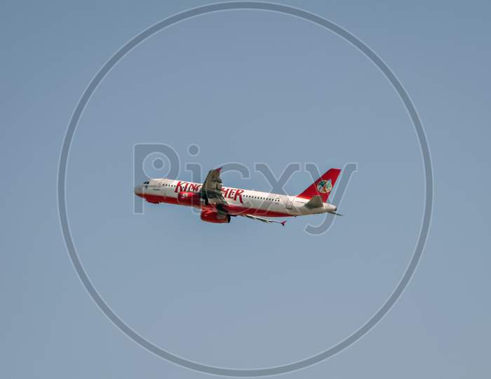 Leh, Jammu And Kashmir, India - June 26, 2011 : Kingfisher Airlines Airbus A-320 # Vt-Dkr Takes Off From Lehixl.