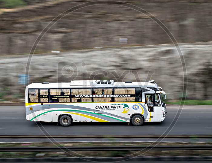 Pune, Maharashtra, India - June 3Rd, 2018 : Blur, Pan Image Of Canara Pinto Travels Bus , Speeding Towards Mumbai On Highway.