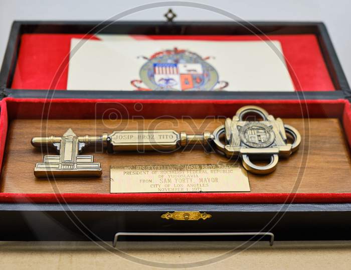 Key To The City Of Los Angeles, Present From Los Angeles Mayor To President Tito